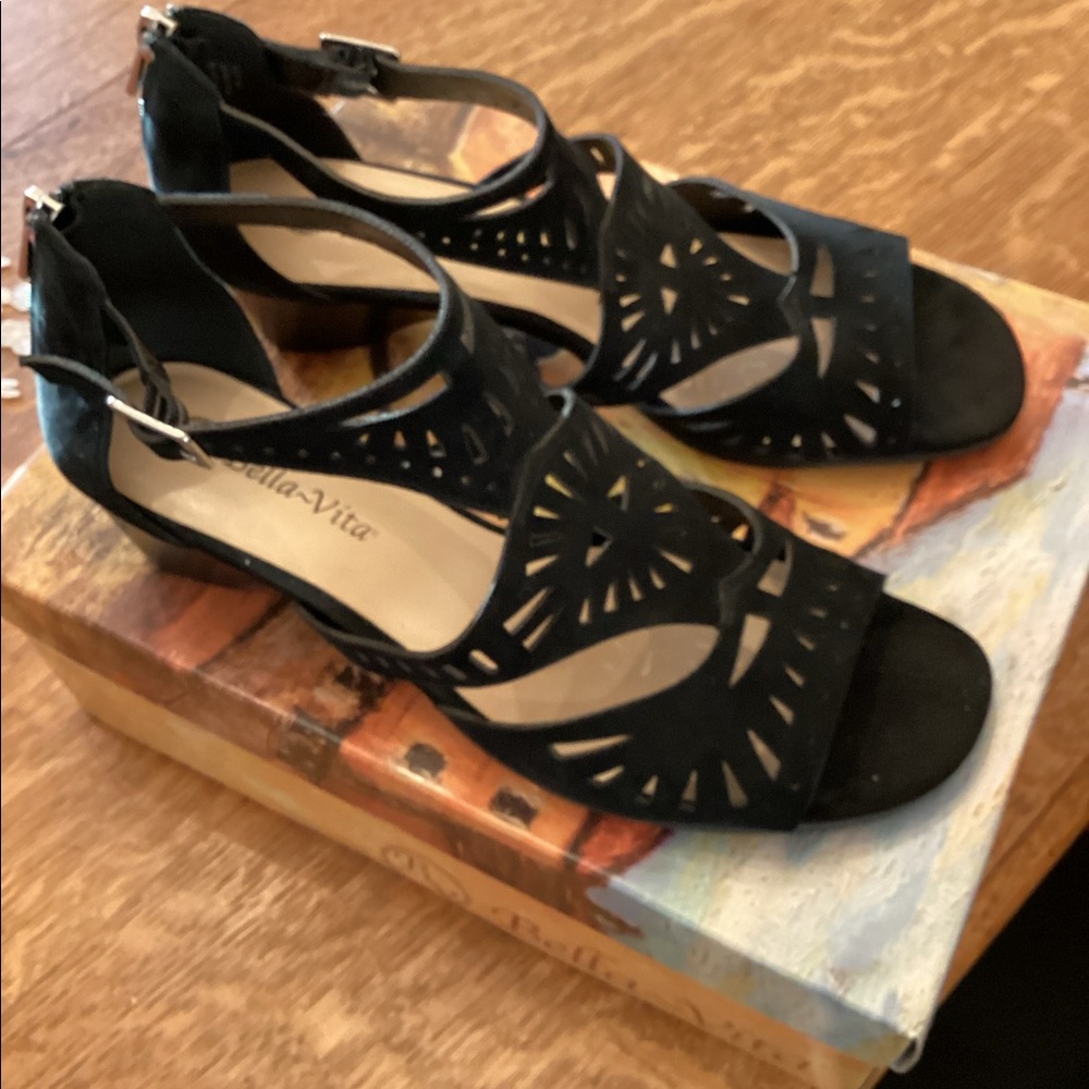 Bella Vita suede shoes